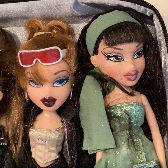 Bratz Dolls & Case & Clothes Lot Of 5 Doll Vintage Collectibles Collection Set - Picture 7 of 16